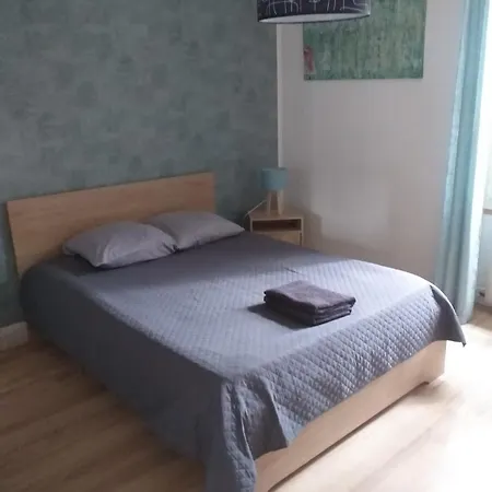 Baudelaire, duplex 2 chambres face au château de Sedan Appartement Sedan