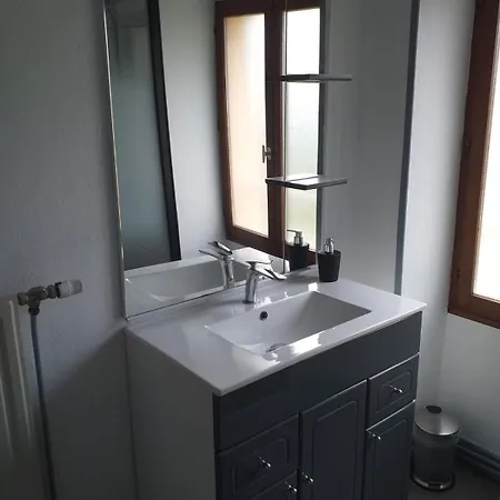 Tres Bel Face Au Chateau 2 Ch 4 Pers - Baudelaire